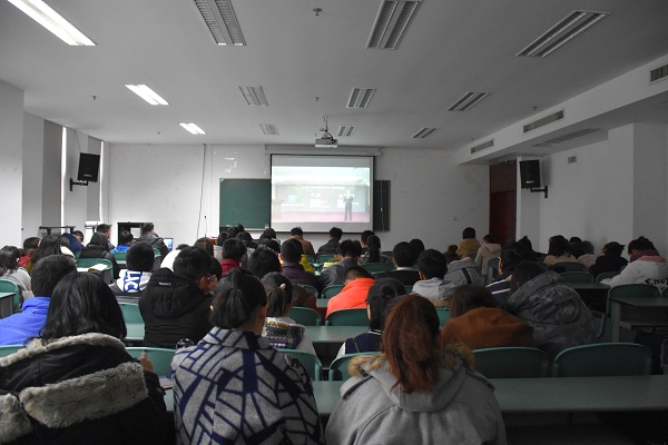 20170223102814906591.jpg 同学们记录下重点内容.JPG